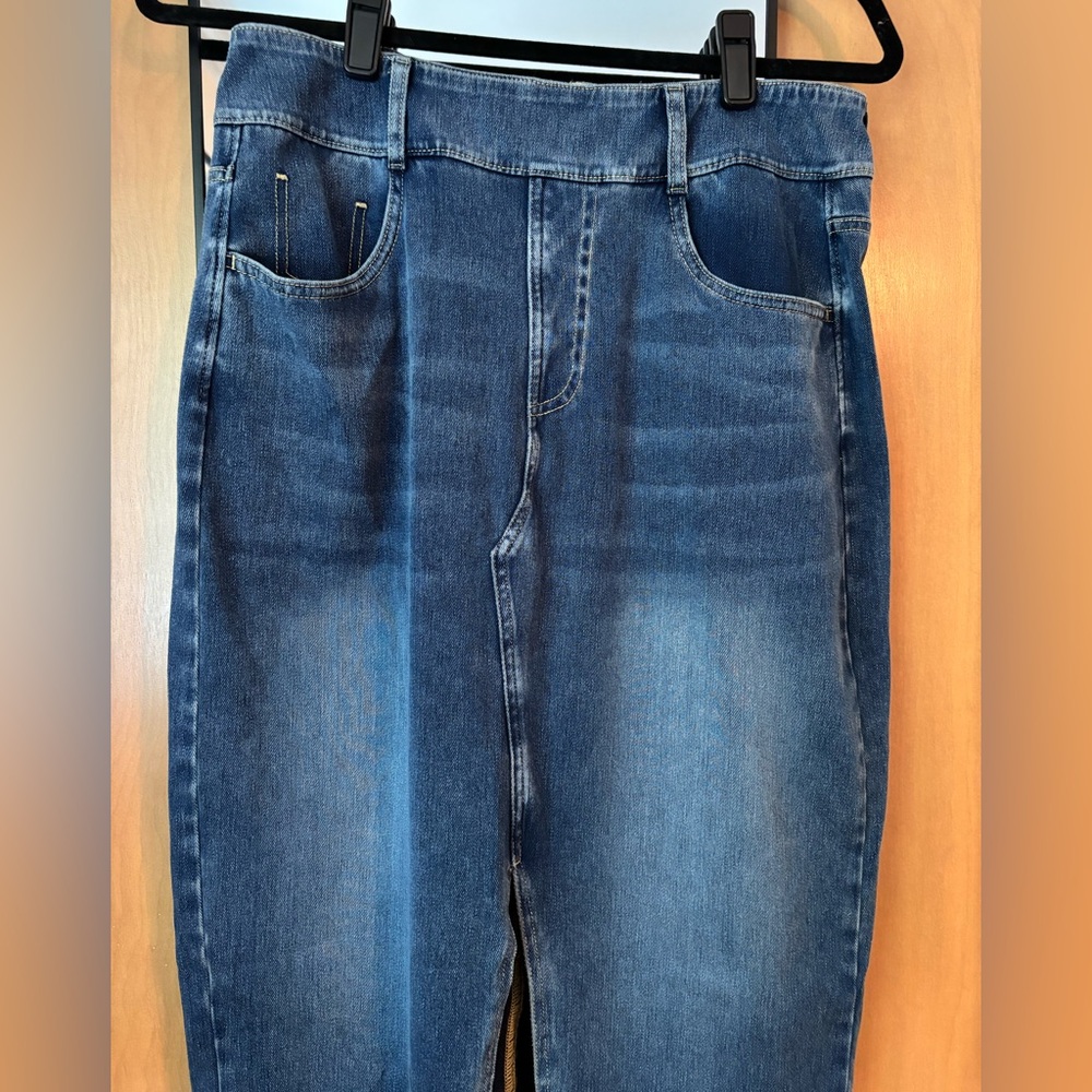 HALARA Flex high waisted pockets bodycon washed denim casual midi skirt